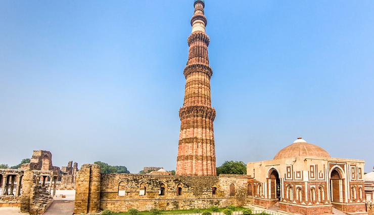old delhi,places to visit in old delhi,red fort,qutub minar,chandni chowk,raj ghat,khari baoli