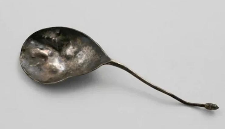 90 पैसे में खरीदी गई पुरानी चम्मच ने शख्स को बनाया लखपति, माजरा कर देगा आपको हैरान