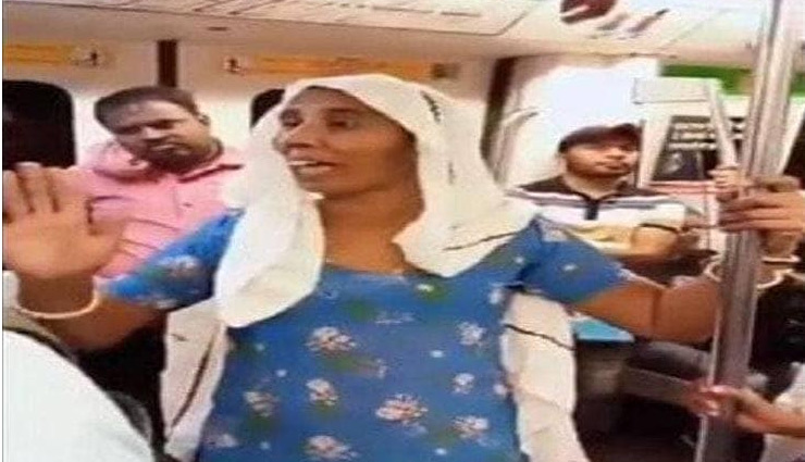 delhi metro,couple,kiss video,once again,viral video,lip lock kiss,kiss video viral,social media,weird news in hindi