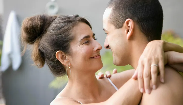 8 Tips To Master The Art of Flirting With An Older Woman