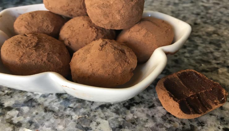 डिनर के बाद डिजर्ट में ट्राई करें 'ऑलिव चॉकलेट ट्रफल' #Recipe