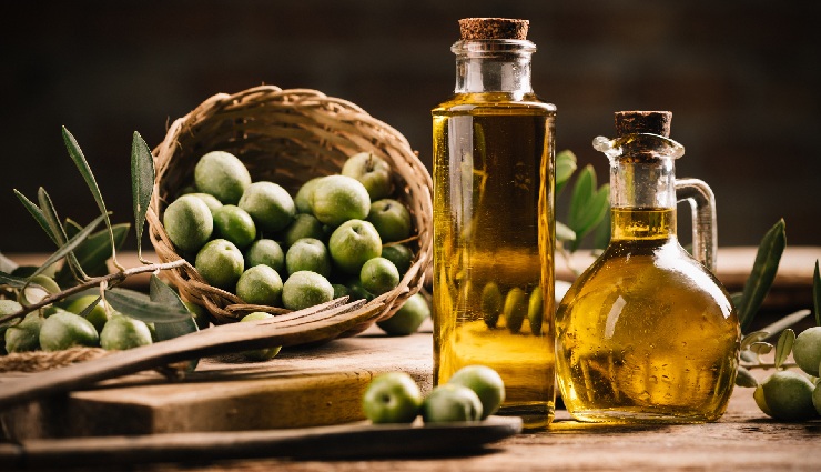 6 Ways To Treat Your Skin With Oil