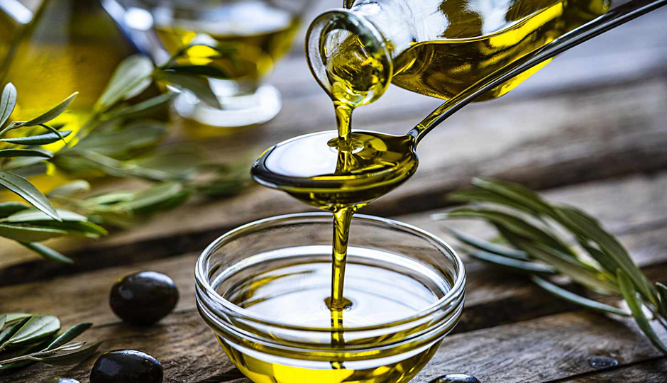 12 Amazing Benefits of Using Olive Oil for Skin and Hair