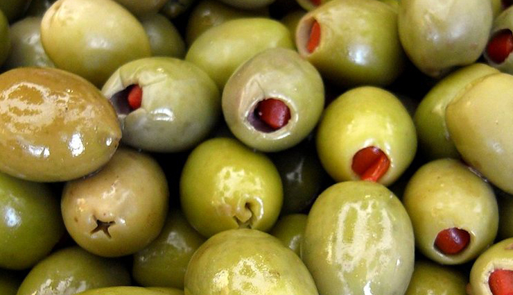 lower bad cholesterol naturally,ldl cholesterol reduction methods,foods to lower ldl cholesterol,oatmeal and cholesterol levels,omega-3 fatty acids for cholesterol,fish rich in omega-3s,nuts for lowering ldl cholesterol,benefits of almonds and walnuts,olive oil and ldl cholesterol,antioxidants in olive oil,extra virgin olive oil benefits,stanol and sterol fortified foods,cholesterol-lowering plant compounds,dietary approaches to lower ldl,healthy fats for cholesterol management,soluble fiber and ldl cholesterol,natural remedies for high cholesterol,heart-healthy diet tips,nutritional strategies for cholesterol control,lifestyle changes for cholesterol reduction