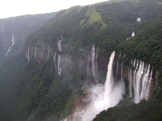 tallest waterfall in the world,most tallest waterfall,waterfall in the world,tugela falls,south africa,tres hermanas falls,peru,oloupena falls,hawaii,us,yumbilla falls,peru