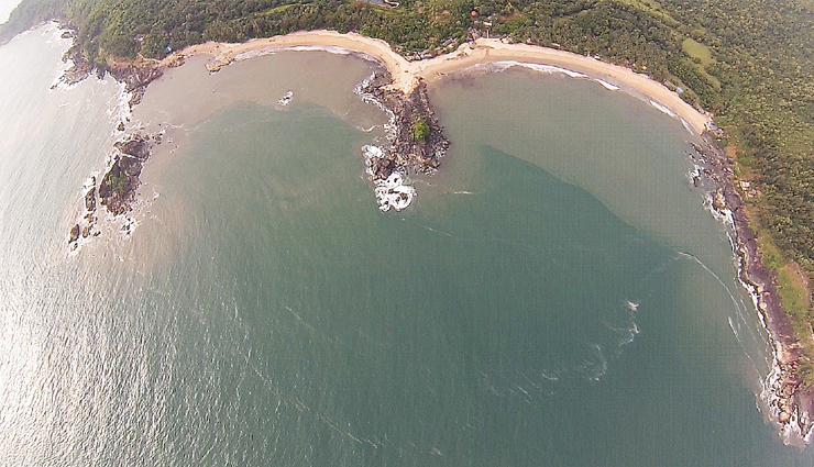 gokarna travel,places to explore in gokarna,kudle beach,om beach,mahabaleshwar temple,paradise beach,half-moon beach,mirjan fort,koti tirtha,bhadrakali temple,lalguli falls,maha ganapati temple