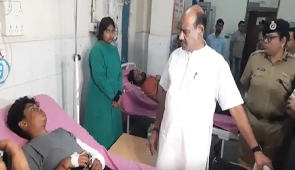 कोटा में बस हादसे के बाद घायलों से मिले ओम बिरला, बोले- भविष्य में ऐसी घटनाएं रोकने के लिए उठाएंगे ठोस कदम