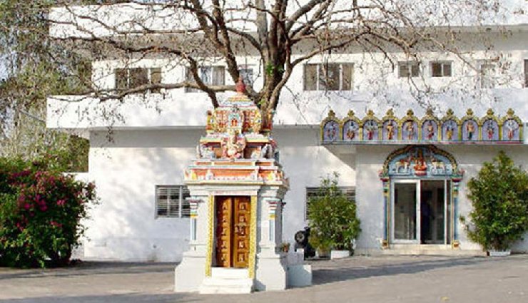 must visit places in rishikesh,top attractions in rishikesh,best spiritual places in rishikesh,adventure activities in rishikesh,rishikesh sightseeing spots,yoga and meditation in rishikesh,rishikesh temples to visit,adventure travel in rishikesh,best places for river rafting in rishikesh,rishikesh sacred sites and temples