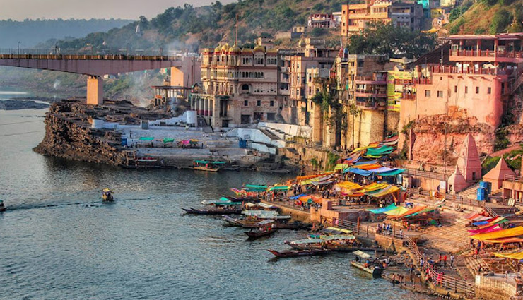 इस सावन परिवार संग करे ओंकारेश्वर ज्योतिर्लिंग के दर्शन, जानिए यहां की पौराणिक मान्यता why is omkareshwar temple famous,what is the story of omkareshwar temple,who built omkareshwar temple,which river flows in omkareshwar,which jyotirlinga is most powerful,madhya pradesh,travel guide,travel tips