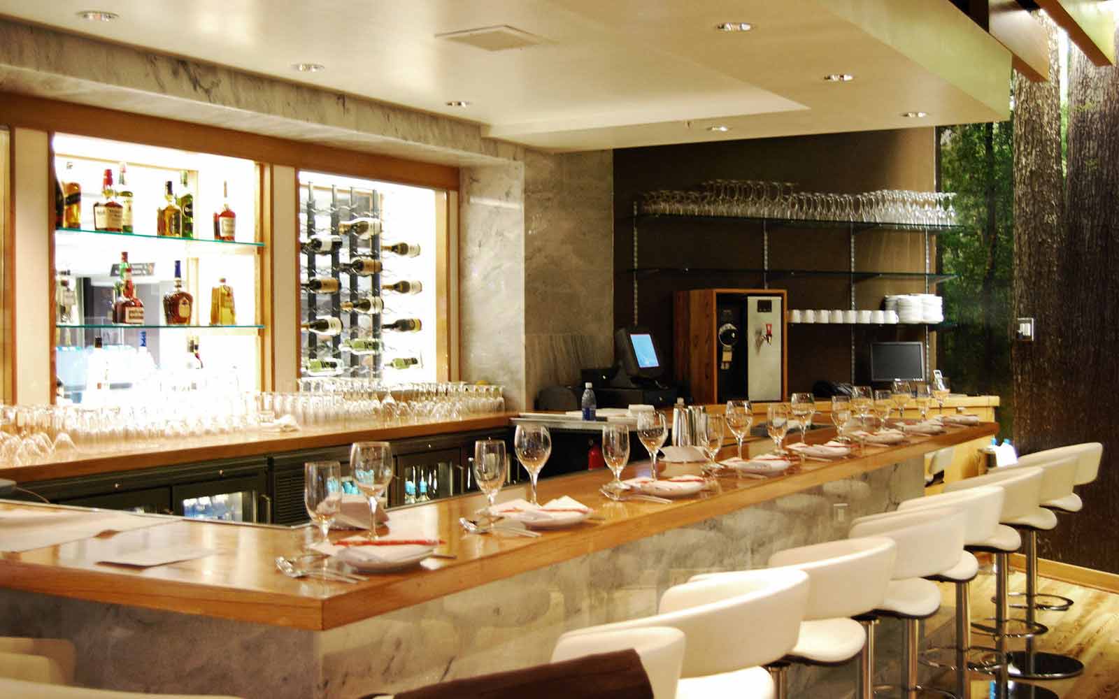 best airport restaurants,airport restaurants,imperial treasure,singapore,bubbles seafood & wine bar,europe,one flew south,united states,the encounter,united states,tian xia dumplings,china