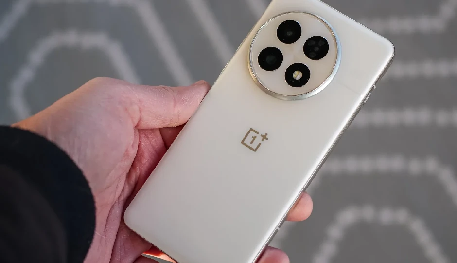 OnePlus 13 की कीमतों में बड़ी कटौती, Amazon पर मिल रहा एक्सचेंज और बैंक ऑफर का फायदा