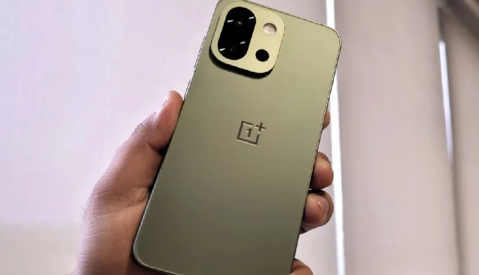 OnePlus 15: मिलेगा 165Hz डिस्प्ले और दमदार ट्रिपल 50MP कैमरा सेटअप, जानें लॉन्च डिटेल्स