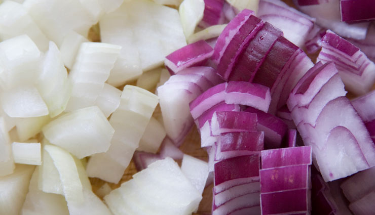 tears in eyes,ways to cut onions,household tips,home decor tips,ways to cut onions,kitchen tips ,प्याज काटने के तरीके, इन तरीको से प्याज काटेंगे तो नहीं आएंगे आंसू, हाउसहोल्ड टिप्स, किचन टिप्स 