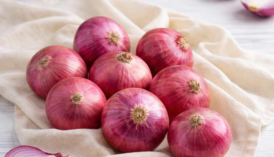16 Benefits of Onion for Skin and Hair