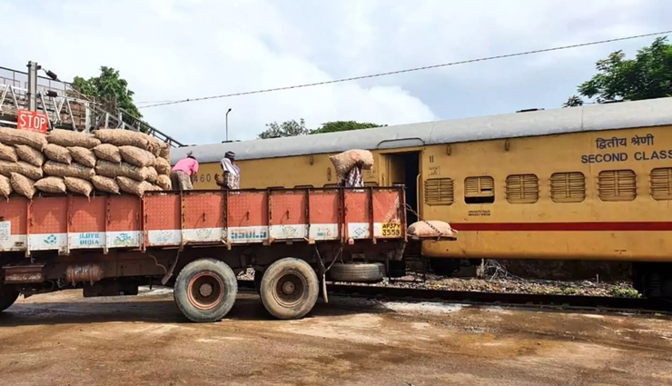 राजस्थान के इतिहास में पहली बार ट्रेन से असम भेजा गया प्याज, किसान रेल योजना के जरिए किराए में मिली 5 लाख की सब्सिडी