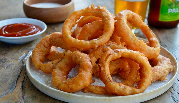 पकौड़ों की जगह लें क्रिस्पी 'ऑनियन रिंग्स' का स्वाद #Recipe