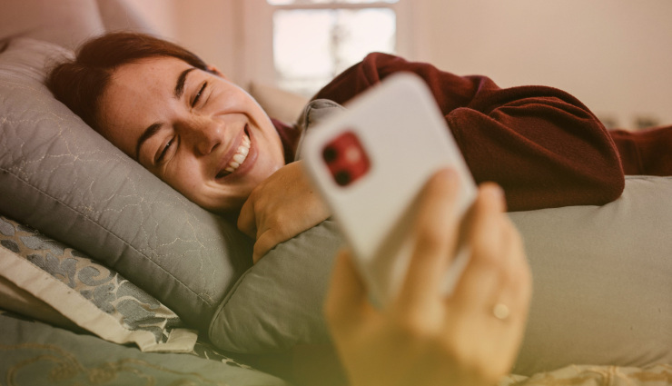 online dating questions,conversation starters,capture his attention,keep him interested,digital communication tips,engaging online chat,meaningful connections,dating app tips,online chemistry,creative prompts,relationship advice,online dating success