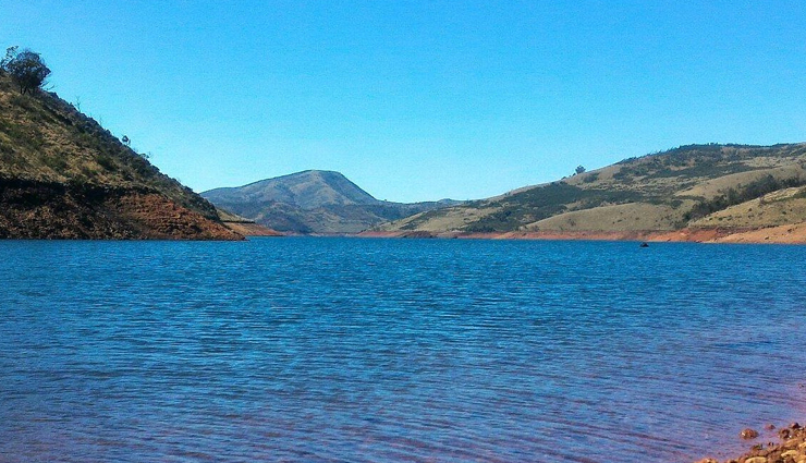 ooty,tamil nadu,places to visit in ooty,avalanche lake,ooty lake,emerald lake,ooty botanical gardens,deer park