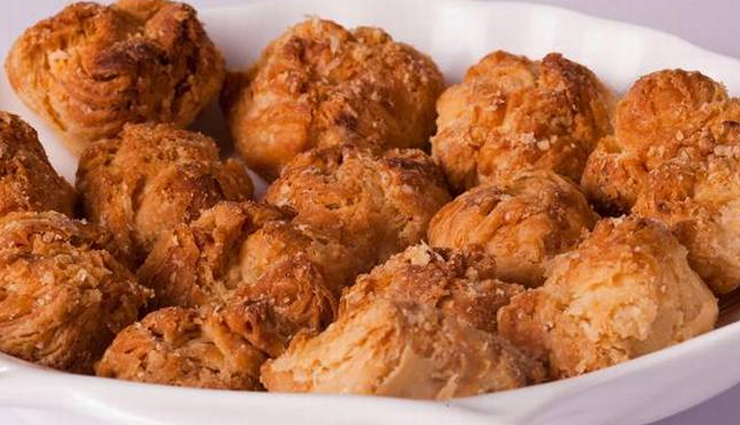 nilgiri mountain toy train,cloud hunting at doddabetta peak,street food in ooty,botanical garden,dolphins nose views,tea museum exhibit,ooty,places to visit in ooty,tourist spots in ooty