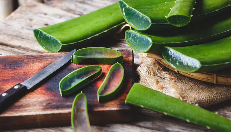 tomato juice,egg white face pack,besan and turmeric,baking soda face pack,multani mitti,lemon and honey mask,papaya face pack,aloe vera,banana peels,cucumber face mask,home remedies to treat open pores,skin care tips,beauty tips,open pores care tips