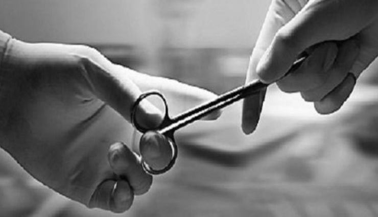 यहां महिलाएं निकलवा रही हैं कोख, वजह कर देगी सोचने पर मजबूर maharashtra,beed,womens,wombs,sugarcane farms,weird news in hindi