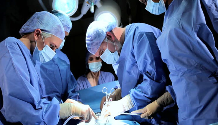  13 साल की एक बच्ची के पेट से निकला कुछ ऐसा, देख डॉक्टरों के भी उड़े होश