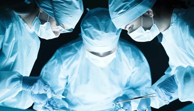 झारखंड : डॉक्टर्स की बड़ी लापरवाही, खराब की जगह सही आंख का कर डाला ऑपरेशन