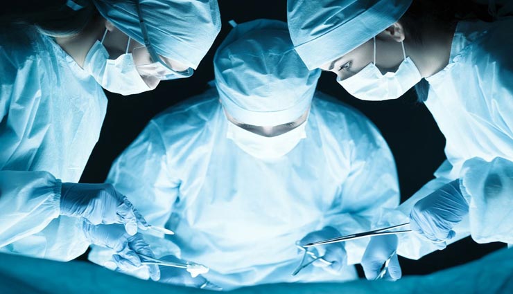 पेट दर्द से परेशान थी चार वर्षीय बच्ची, सर्जरी में निकला 400 ग्राम बालों का गुच्छा