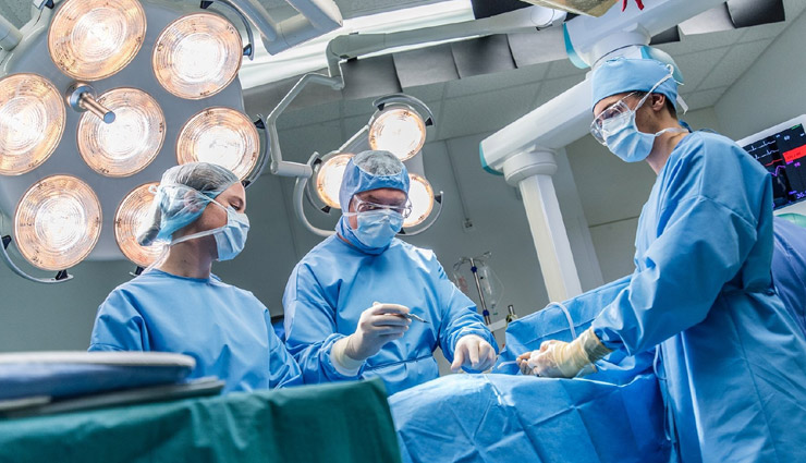 दिल्ली : डॉक्टरों ने महिला के पेट से निकाला फुटबॉल के आकार का ट्यूमर, वजन 4 किलो