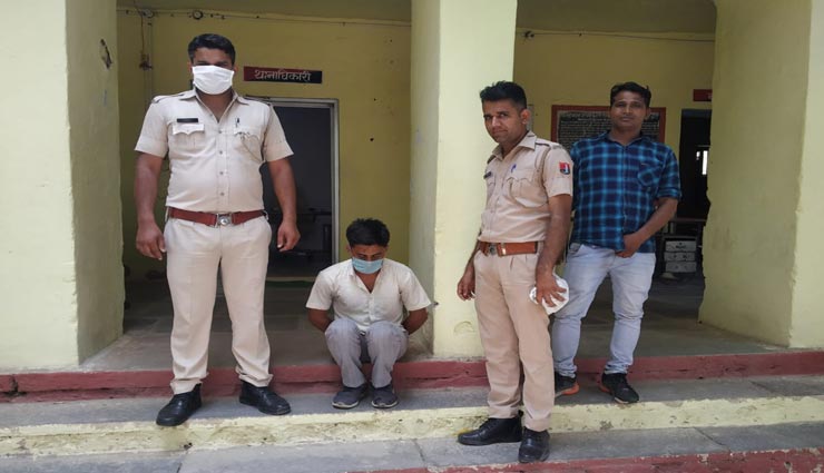 चित्तौड़गढ़ : पुलिस के हथ्ते चढ़ा तस्कर, बैग से मिली डेढ़ किलो अफीम