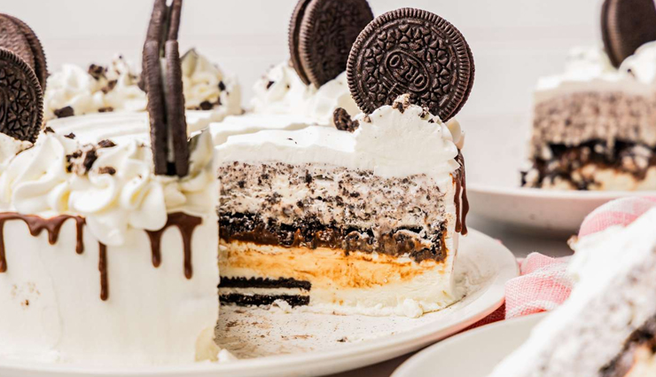 oreo cookie ice cream cake recipe,crunchy oreo dessert,ice cream cake with oreos,easy oreo ice cream cake,homemade frozen treat,no-bake ice cream cake,oreo cookie crust,ice cream cake layers,delicious dessert with oreos,step-by-step ice cream cake guide