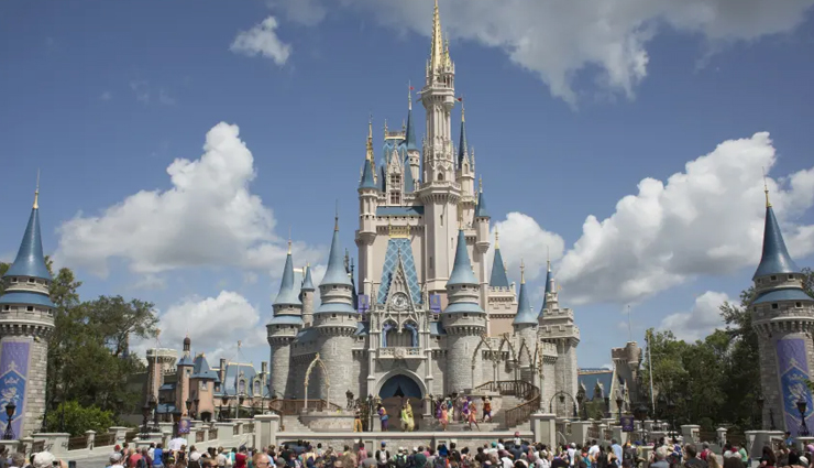 orlando,florida,tourist attraction in orlando,discovery cove,magic kingdom at the walt disney world,universals islands of adventure,legoland florida,sea world orlando,voodoo doughnut,orlando,florida