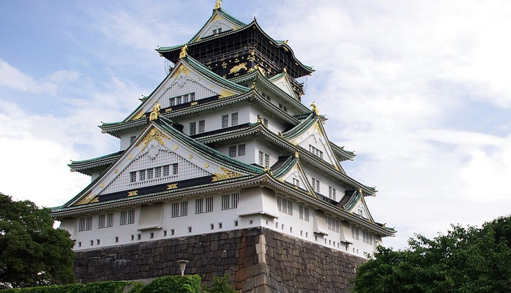 most incredible man made landmarks,list of most incredible man made landmarks,palace of westminster,eiffel tower,statue of liberty,taj mahal,petra,machu pichu,rome colosseum,burj kalifa,osaka castle,sydney opera house,sagrada familia,travel,holidays,travel guide