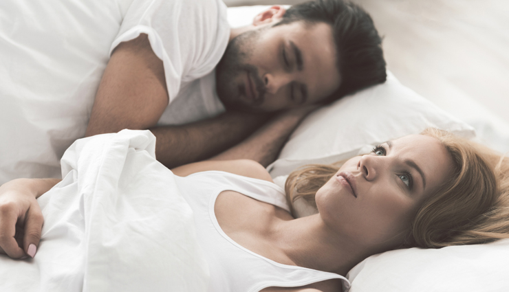 falling out of love signs,relationship changes,partner falling out of love,how to know if she’s falling out of love,signs of fading love,emotional disconnect in relationships,relationship communication,reigniting love,relationship issues,keeping love alive