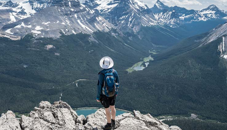 yoho national park,natural wonderland in canada,canadian rockies,majestic mountains,stunning waterfalls,alpine lakes in yoho national park,ancient glaciers of yoho national park,burgess shale fossils,outdoor activities in yoho national park,visitor amenities in yoho national park