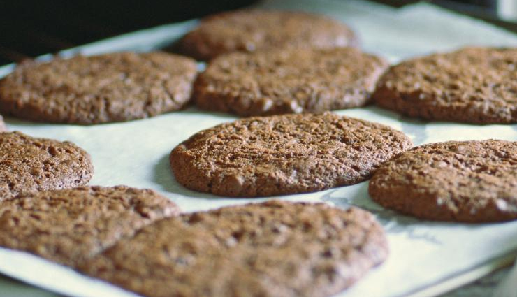 Two Tricks to Keep Baked Goods From Burning