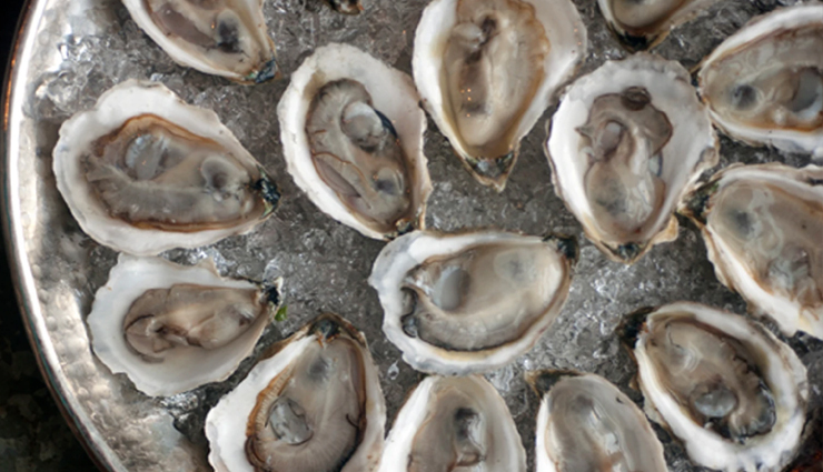 anti-dandruff foods,foods for healthy scalp,dandruff-fighting diet,nutrients for dandruff-free hair,foods to reduce dandruff,healthy scalp-promoting foods,diet for dandruff prevention,foods for dandruff control,nutritional remedies for dandruff,scalp health-boosting foods