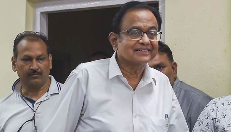 INX Media Case : CBI बोली- सवालों पर कानून की किताब पढ़ने लगते हैं चिदंबरम