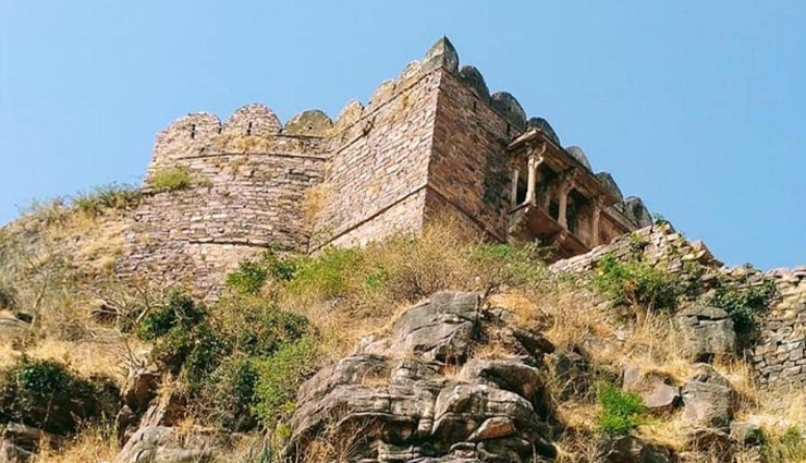 weird news,weird fort,raisen fort,mysterious forts