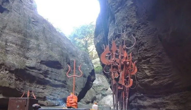 pachmarhi,places to visit in pachmarhi,tourist attraction in pachmarhi,jata shankar caves,dhupgarh,bee falls,apsara vihar waterfall,pandav caves