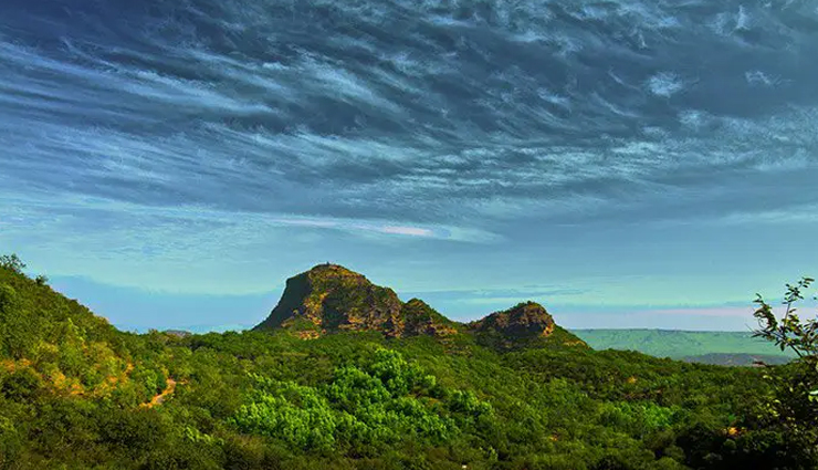 pachmarhi travel guide,top places in pachmarhi,hill stations in madhya pradesh,satpura range tourism,pachmarhi waterfalls,caves in pachmarhi,peaceful getaways india,nature tourism mp,pachmarhi adventure spots,pachmarhi sightseeing