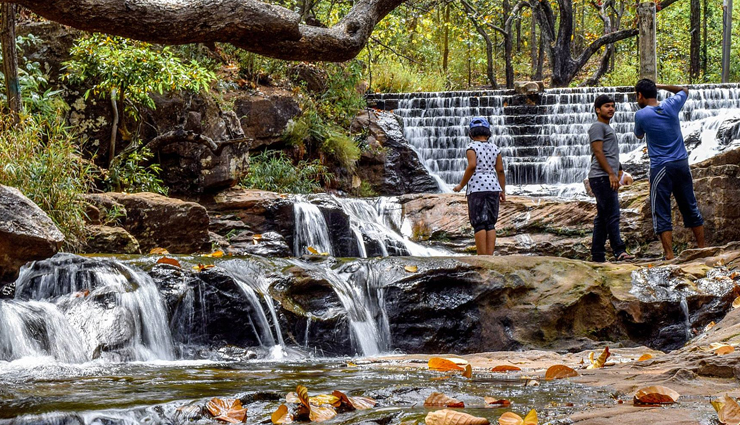 pachmarhi,places to visit in pachmarhi,tourist attraction in pachmarhi,jata shankar caves,dhupgarh,bee falls,apsara vihar waterfall,pandav caves