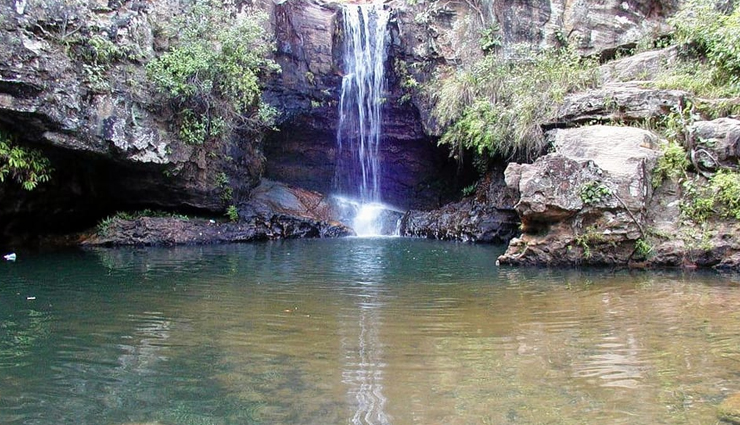 pachmarhi,places to visit in pachmarhi,tourist attraction in pachmarhi,jata shankar caves,dhupgarh,bee falls,apsara vihar waterfall,pandav caves,chauragarh temple