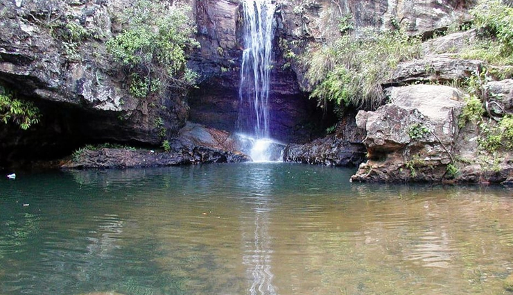 pachmarhi,places to visit in pachmarhi,tourist attraction in pachmarhi,jata shankar caves,dhupgarh,bee falls,apsara vihar waterfall,pandav caves