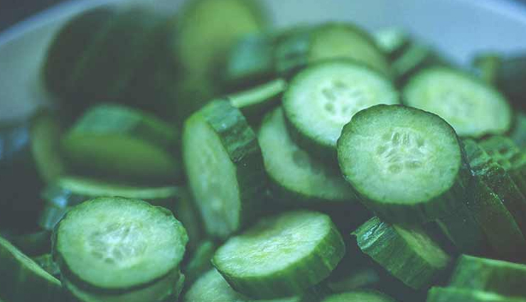 egg white and lemon juice face pack,carrot and almond oil face pack,cucumber face pack,papaya face pack,apple face pack,homemade face packs,homemade face packs for wrinkles,tips to fight wrinkles,skin care tips,beauty tips