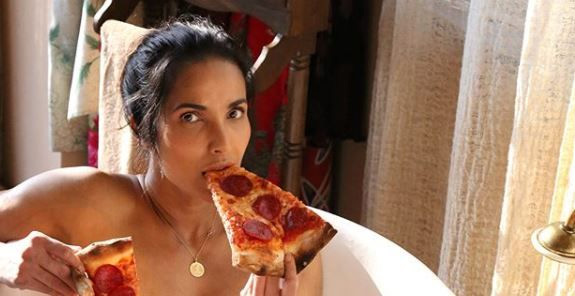 hollywood,model,padma lakshmi,pizza,nude photoshoot,bathtub