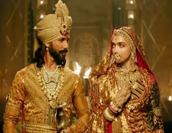 रिलीज से पहले पढ़ लीजिए फिल्म का Review, राजपूती मान-सम्मान को सलाम करती है ‘पद्मावत’