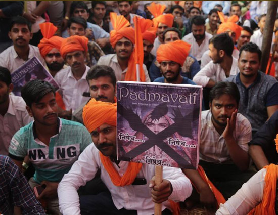 ‘पद्मावत’ से बौखलाई करणी सेना, भंसाली की माँ पर बनाएगी फिल्म