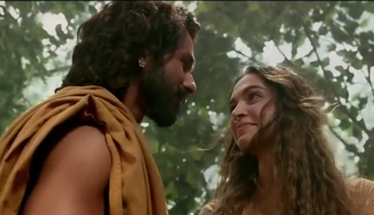 क्या आपने देखा पद्मावत का यह नया गाना 'नैनो वाले ने...', फिल्म की लंबाई कम करने के चलतें हटा द‍िया था