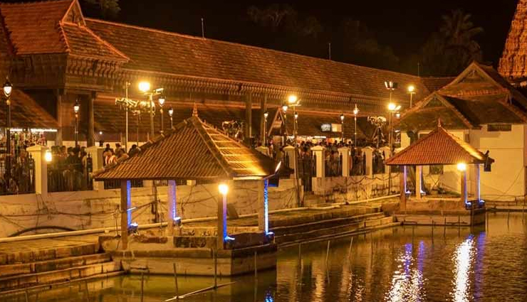 trivandrum historical places,must visit in trivandrum,padmanabhaswamy temple,kowdiar palace,napier museum,anchuthengu fort,vizhinjam lighthouse,attukal bhagavathy temple,kuthiramalika palace,halcyon castle,vizhinjam rock cut cave,beemapally mosque